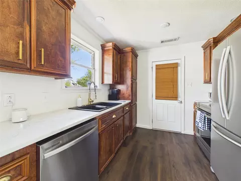 Kitchen - 321 E Pne, Jacksboro, TX 76458 photo 2 of 3