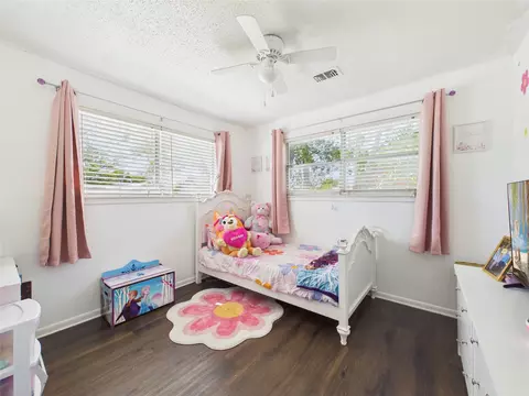 Bedroom - 321 E Pne, Jacksboro, TX 76458 photo 3 of 5