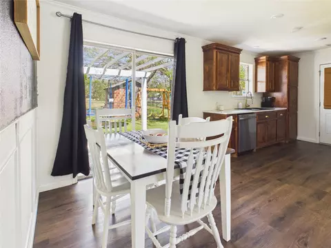 Dining - 321 E Pne, Jacksboro, TX 76458 photo 2 of 3