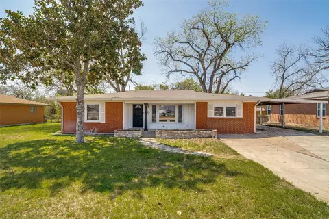 820 N Harbin Dr, Stephenville, TX 76401
