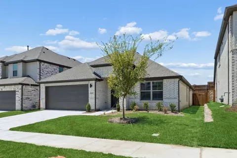 484 Hundred Acre Dr, Waxahachie, TX 75165