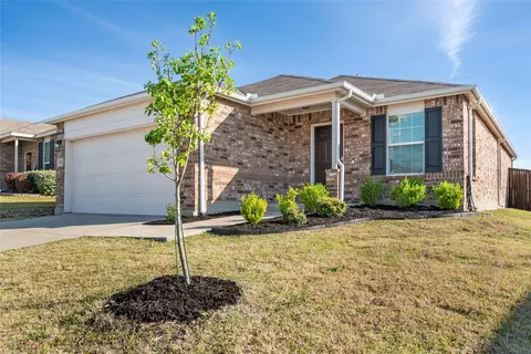 1420 Waggoner Dr, Aubrey, TX 76227