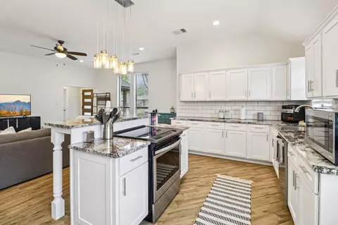 Kitchen - 1003 Meridith Dr, Terrell, TX 75160 photo 3 of 4