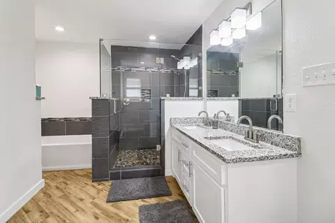 Bath - 1003 Meridith Dr, Terrell, TX 75160 photo 1 of 4