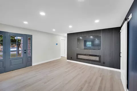 100 N Valley St, Red Oak, TX 75154