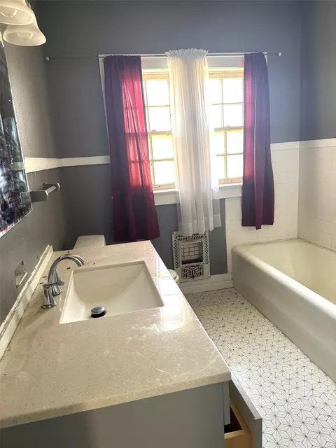 Bath - 1501 Proctor, Waco, TX 76708 photo 2 of 4