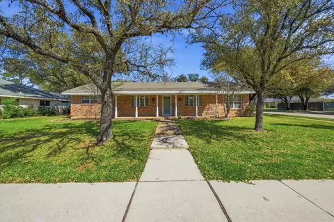 3311 Peachtree Ln, Pantego, TX 76013