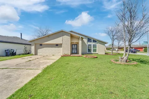 6800 Eagle Rock Dr, Fort Worth, TX 76133