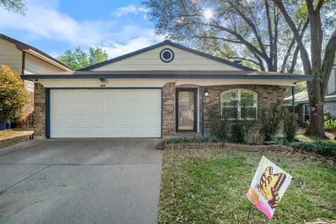 1010 Blue Jay Dr, Mansfield, TX 76063