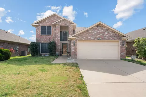 1017 Grand Central Pkwy, Saginaw, TX 76131