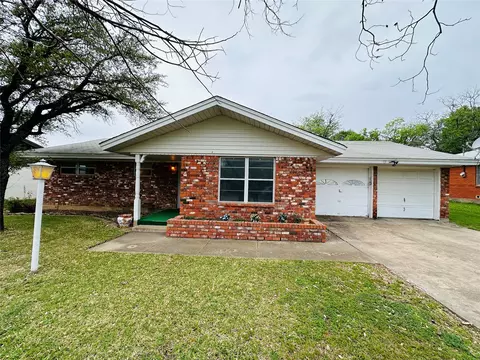 1138 Usher St, Benbrook, TX 76126