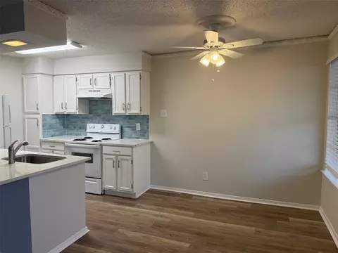 3624 Parkridge Dr #214, Dallas, TX 75234
