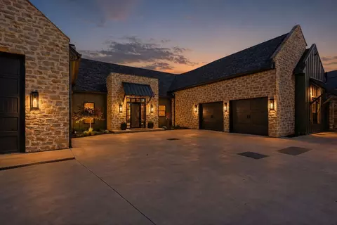 5405 Edgewater Dr, Graham, TX 76450
