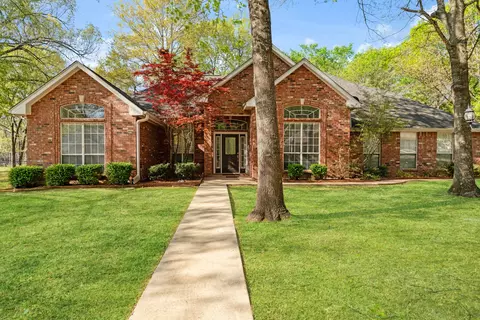 231 Oak Hl, Powderly, TX 75473