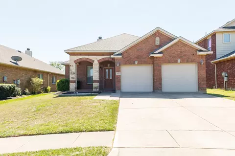 909 Grant St, Burleson, TX 76028