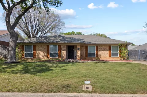 2011 Bay Oaks Dr, Arlington, TX 76012