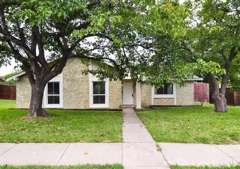 2111 Sheraton Dr, Carrollton, TX 75007