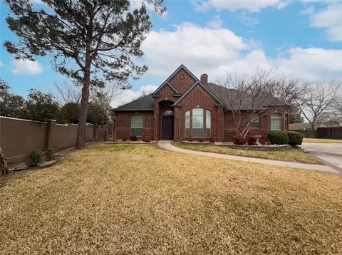 2101 Royal Dominion Ct, Arlington, TX 76006