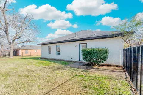 Exterior - 216 E 220 E Walcott St, Pilot Point, TX 76258 photo 2 of 4