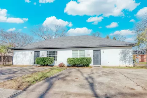 Exterior - 216 E 220 E Walcott St, Pilot Point, TX 76258 photo 3 of 4
