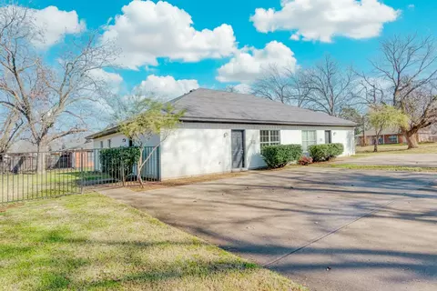 Exterior - 216 E 220 E Walcott St, Pilot Point, TX 76258 photo 4 of 4