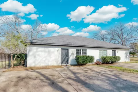 216 E 220 E Walcott St, Pilot Point, TX 76258