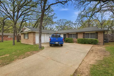 3005 Friendswood Dr, Arlington, TX 76013