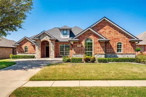 7033 Ridge Crest Dr, North Richland Hills, TX 76182