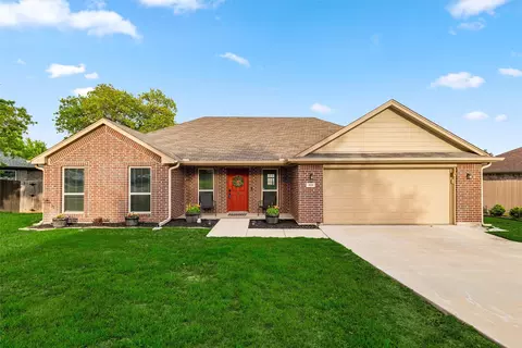 424 N Cedar St, Springtown, TX 76082
