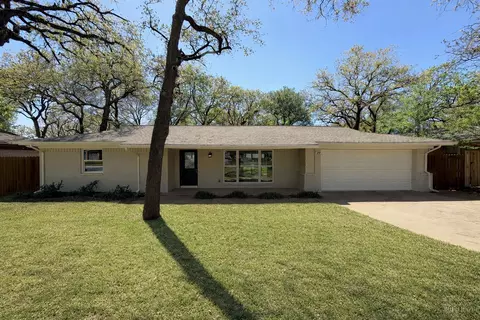 721 Briarwood Ln, Hurst, TX 76053