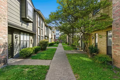 1371 S 11th St, Waco, TX 76706