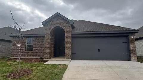 901 Barton Dr, Ennis, TX 75119
