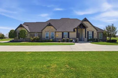 1201 E Iberian Ct, Granbury, TX 76048