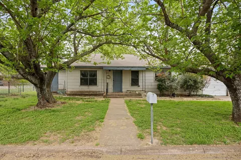 1313 Lipan Hwy, Granbury, TX 76048