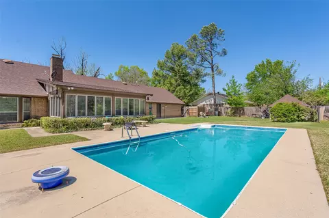 2015 Edgewood Dr, Bridgeport, TX 76426