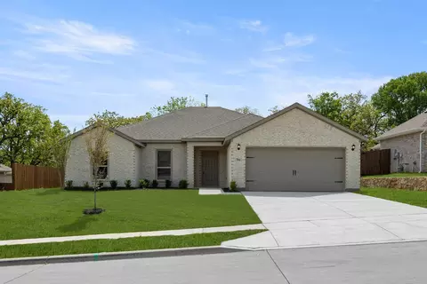 704 Stone Eagle Dr, Azle, TX 76020