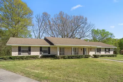 2823 Birchwood Ln, Commerce, TX 75428