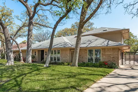 805 Crowley Rd, Arlington, TX 76012