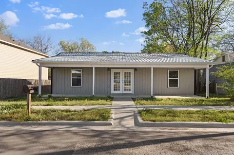805 S 4th St, Bonham, TX 75418