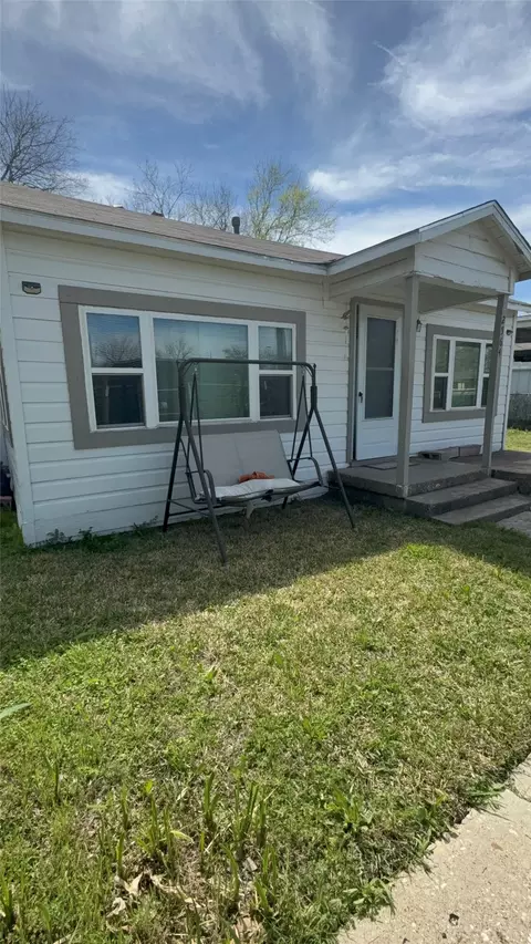 2564 High Crest Ave, Fort Worth, TX 76111