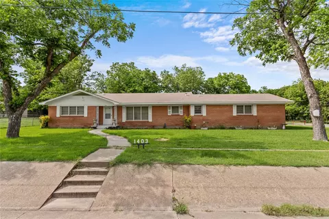 1403 W 5th St, Clifton, TX 76634