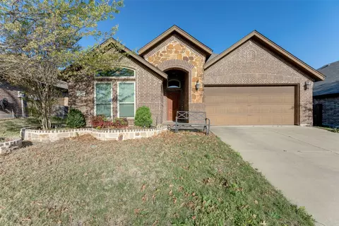 6033 Paddlefish Dr, Fort Worth, TX 76179