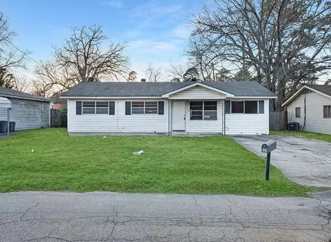 224 Shellwood Dr, Wake Village, TX 75501