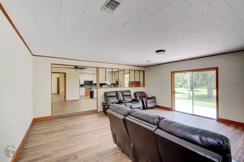 Living - 6344 Highway 4, Ringgold, LA 71068 photo 2 of 5