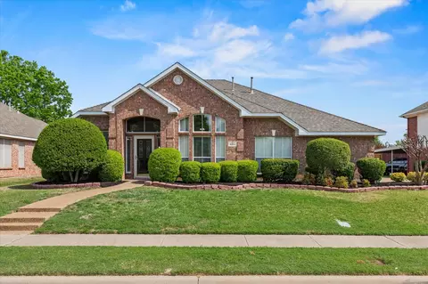 8801 Watersway Dr, Rowlett, TX 75088