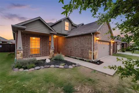 1009 Cheyenne Dr, Aubrey, TX 76227