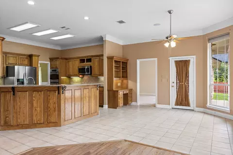 Living - 13 Timber Ridge Trl, Lorena, TX 76655 photo 9 of 9