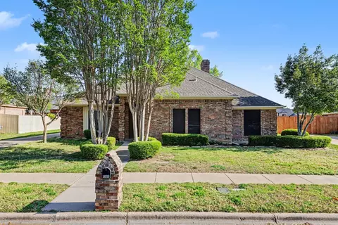 505 Springhill Dr, Hurst, TX 76054