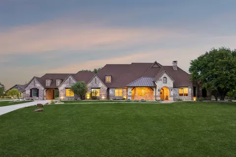 8800 Fishtrap Rd, Cross Roads, TX 76227