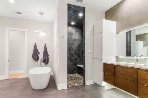 Bath - 3317 Edward Dr, Waco, TX 76708 photo 3 of 6